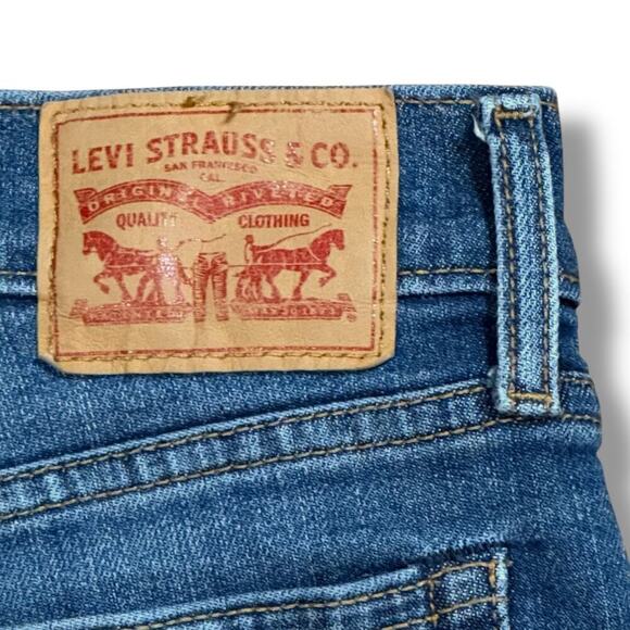 Levi’s Wedgie Short Womens Blue Faded Cuffed Denim Cutoff Size 29 - Picture 5 of 10